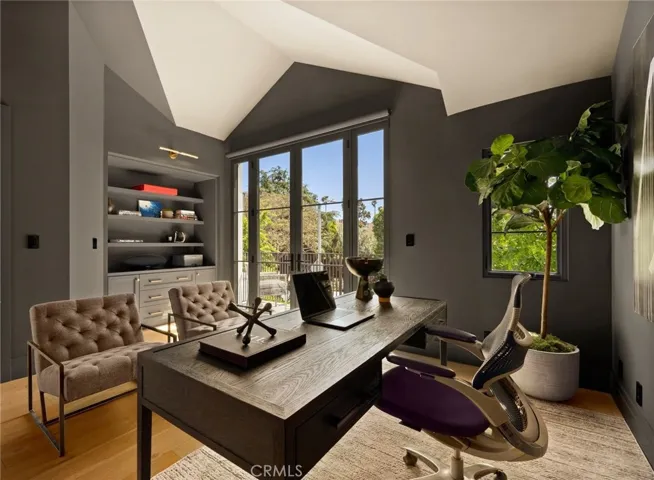 864 S Gretna Green Way, Los Angeles, California 90049