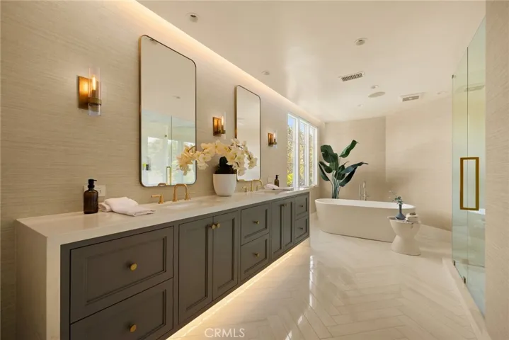 864 S Gretna Green Way, Los Angeles, California 90049