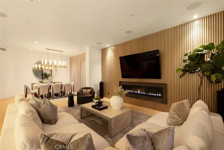 864 S Gretna Green Way, Los Angeles, California 90049