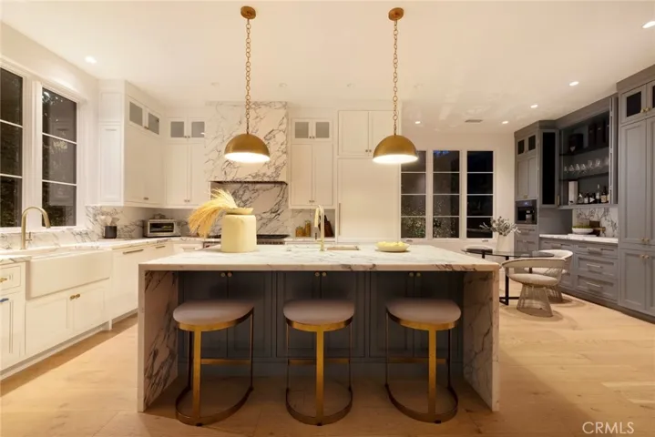 864 S Gretna Green Way, Los Angeles, California 90049