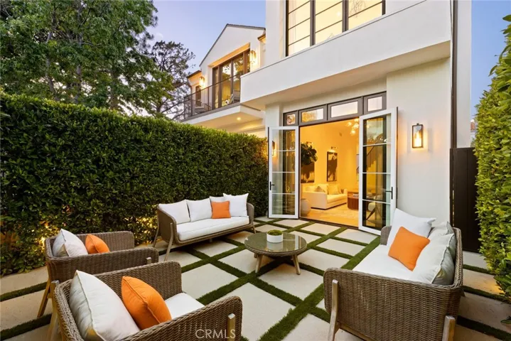 864 S Gretna Green Way, Los Angeles, California 90049