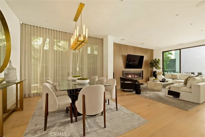 864 S Gretna Green Way, Los Angeles, California 90049
