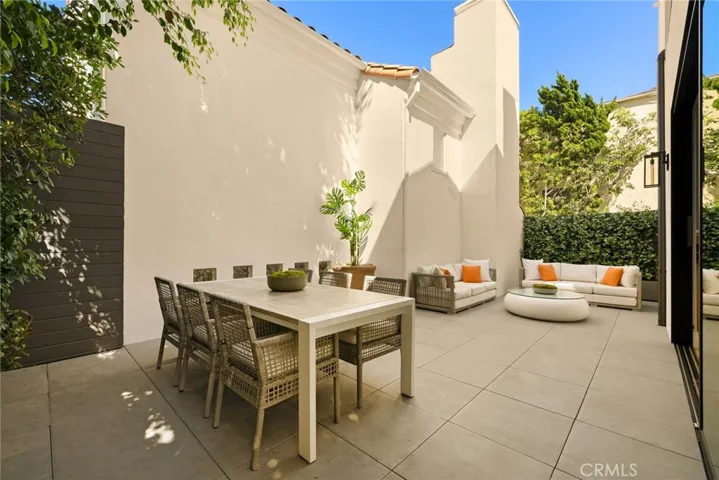 864 S Gretna Green Way, Los Angeles, California 90049