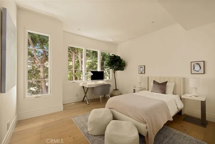 864 S Gretna Green Way, Los Angeles, California 90049