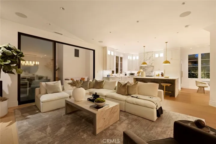 864 S Gretna Green Way, Los Angeles, California 90049