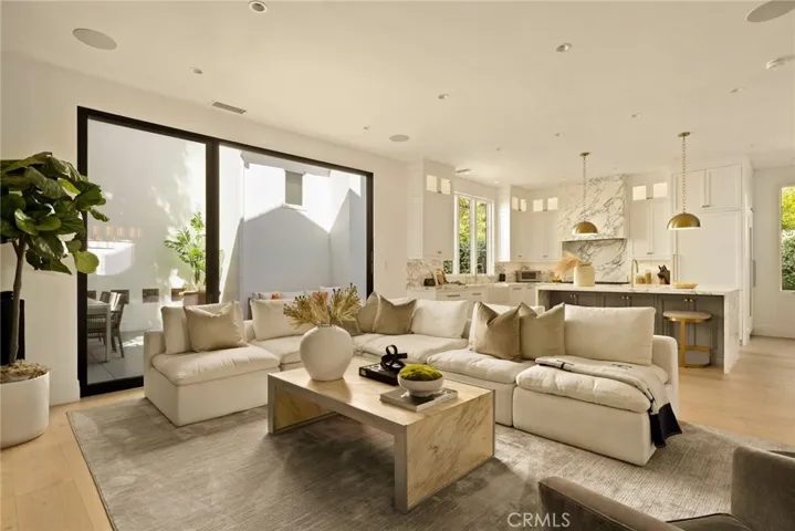 864 S Gretna Green Way, Los Angeles, California 90049
