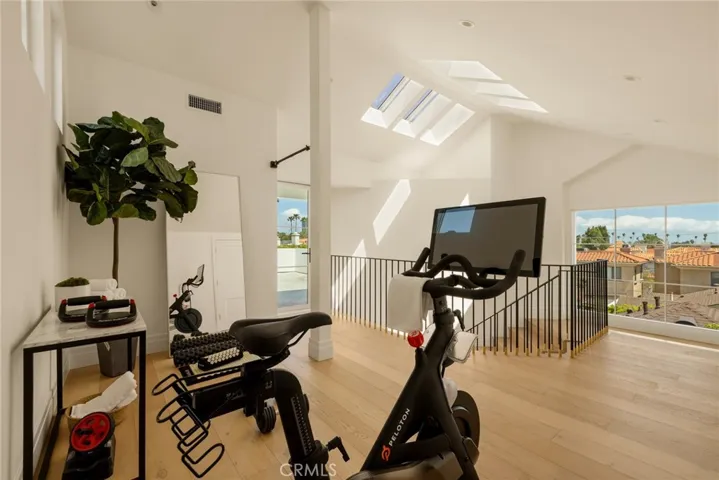 864 S Gretna Green Way, Los Angeles, California 90049