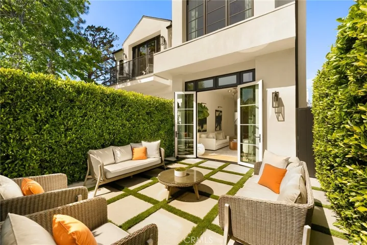 864 S Gretna Green Way, Los Angeles, California 90049
