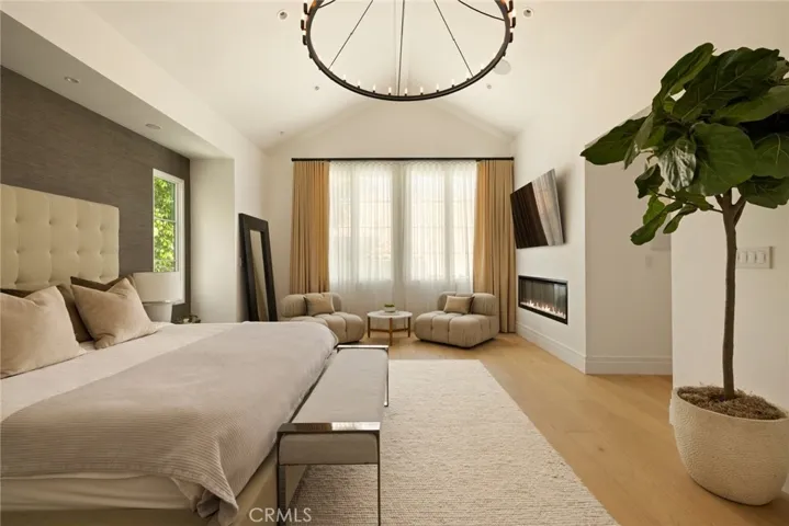 864 S Gretna Green Way, Los Angeles, California 90049