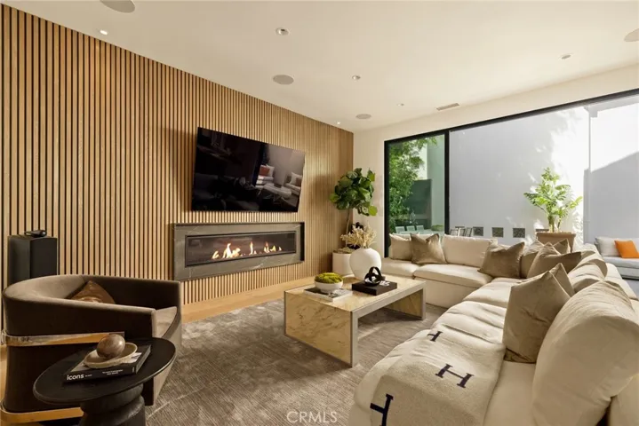 864 S Gretna Green Way, Los Angeles, California 90049