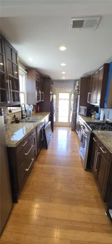11905 Elkwood Street, North Hollywood, California 91605