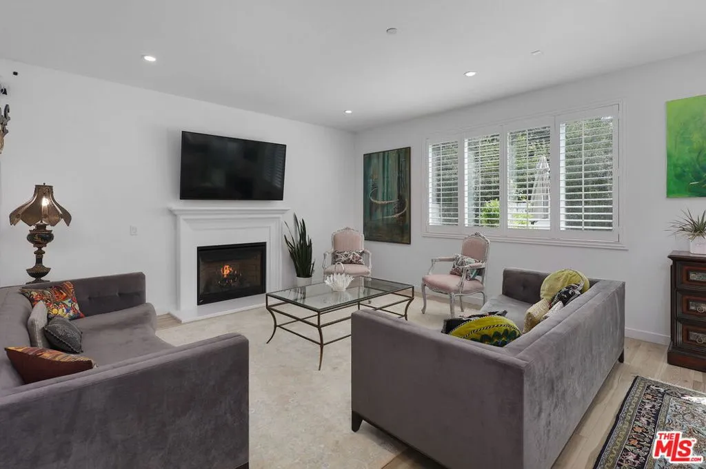 17302 Lemay Street, Lake Balboa, California 91406 home-pic-10