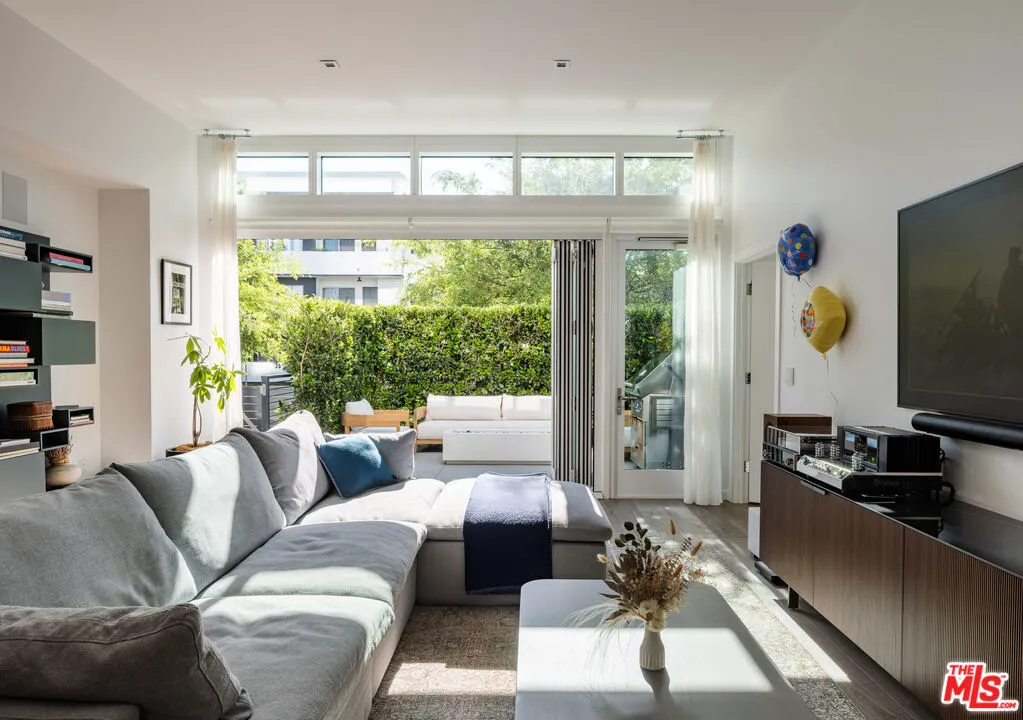 9000 W 3rd Street 103, Los Angeles, California 90048 home-pic-4