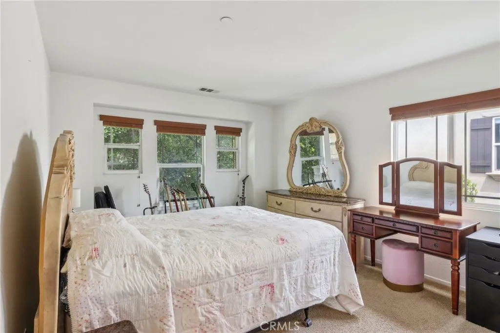 7055 Springtime Avenue, Fontana, California 92336 home-pic-8