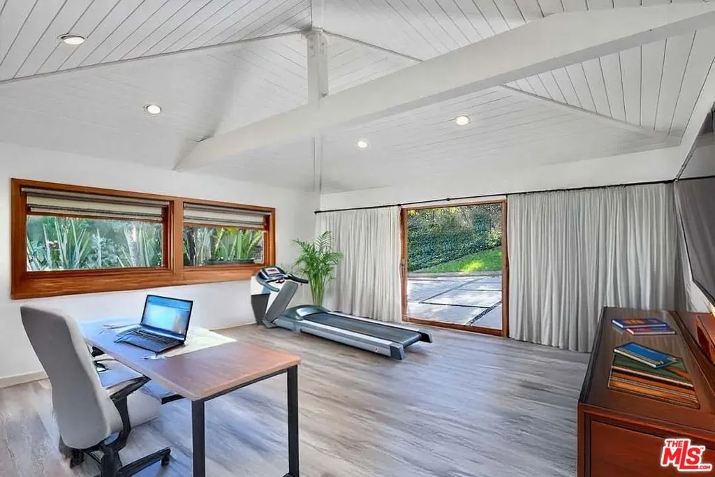 1000 Stradella Road, Los Angeles, California 90077 home-pic-24