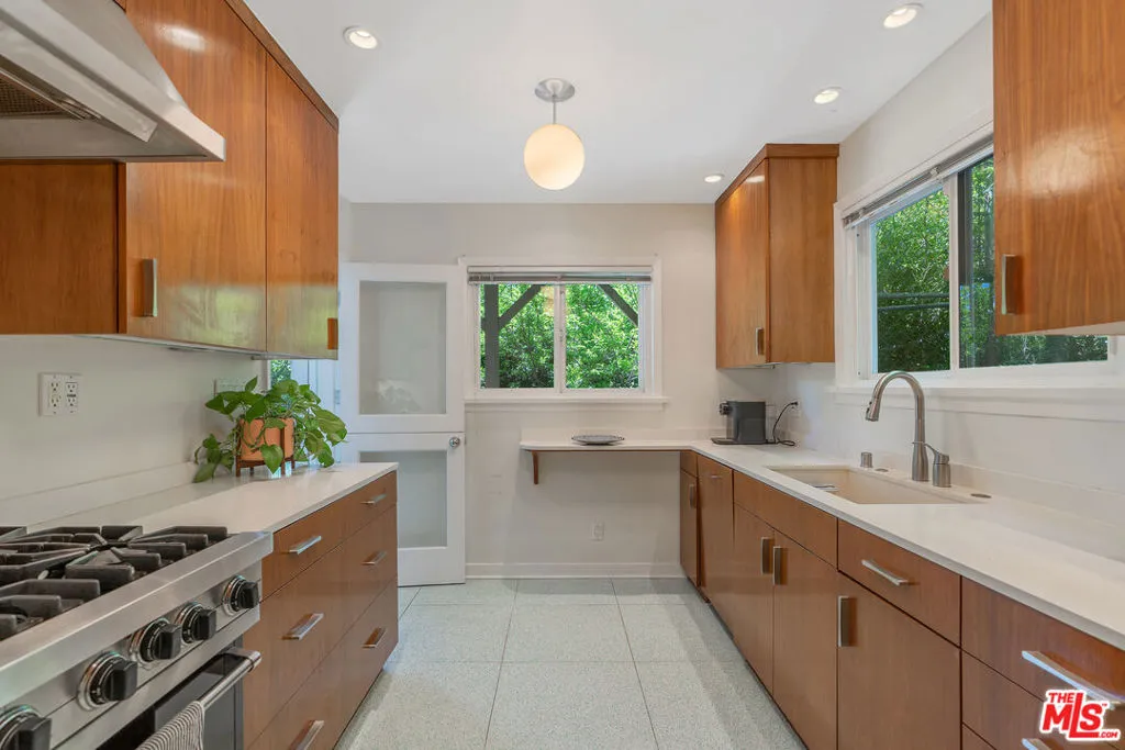 2001 N Sycamore Avenue, Los Angeles, California 90068 home-pic-13