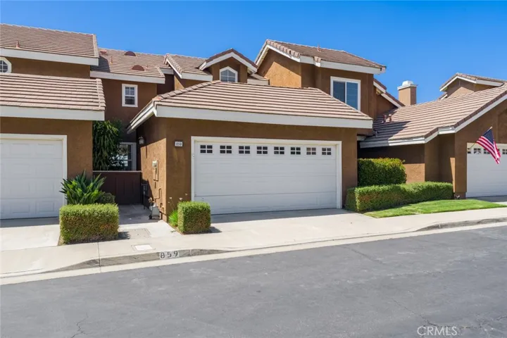 859 S Sapphire Lane, Anaheim Hills, California 92807