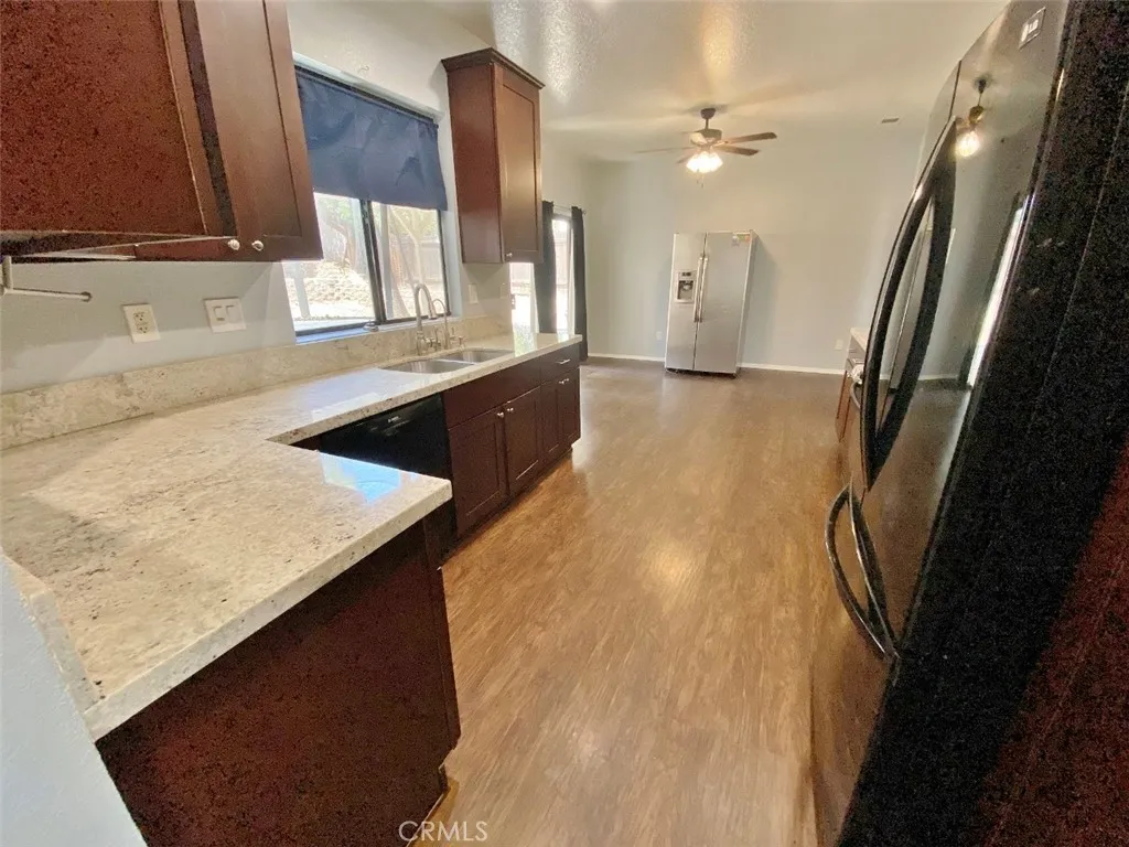 33605 Breckenridge Trail, Wildomar, California 92595 home-pic-10