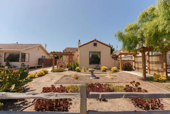 13 Orange Drive, Salinas, California 93901