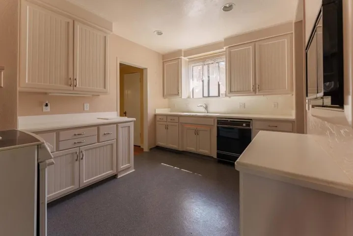 13 Orange Drive, Salinas, California 93901