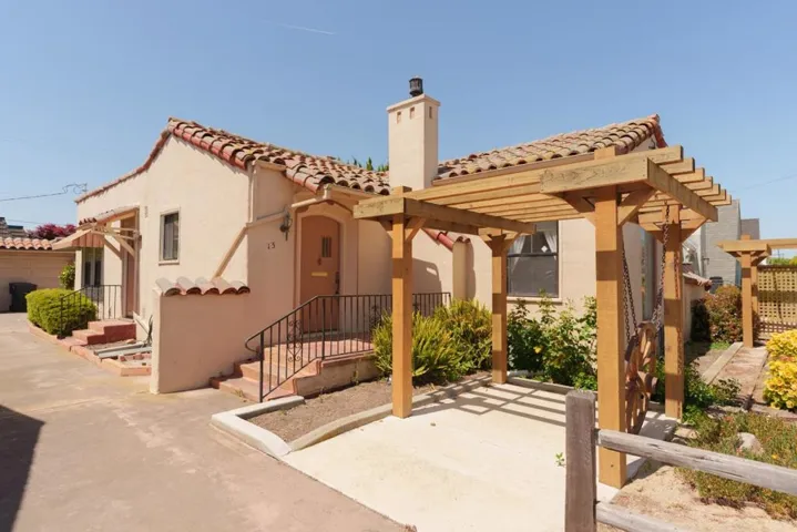 13 Orange Drive, Salinas, California 93901