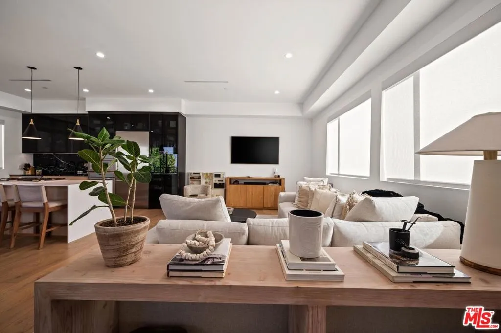 1444 Hi Point Street, Los Angeles, California 90035 home-pic-2