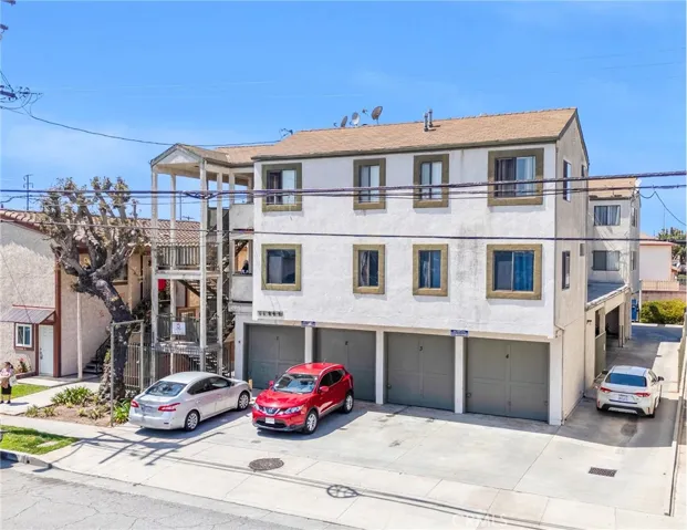 11943 Grevillea Avenue, Hawthorne, California 90250