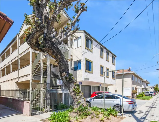 11943 Grevillea Avenue, Hawthorne, California 90250