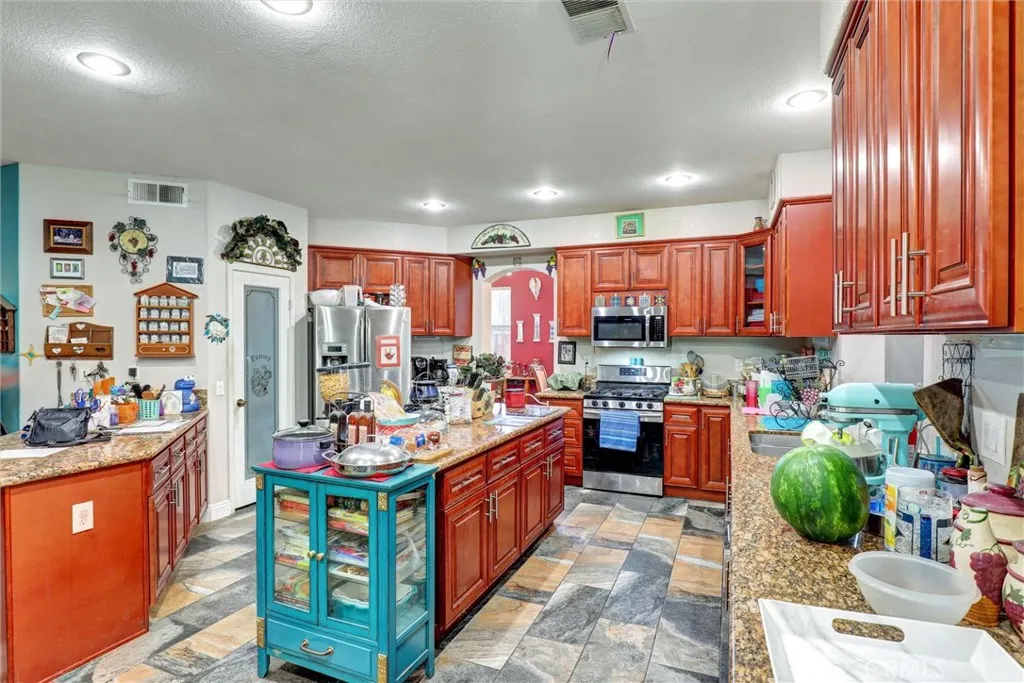 20895 Parish Place, Riverside, California 92508 home-pic-10