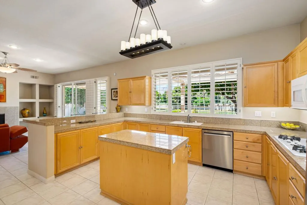 285 Kavenish Drive, Rancho Mirage, California 92270 home-pic-7