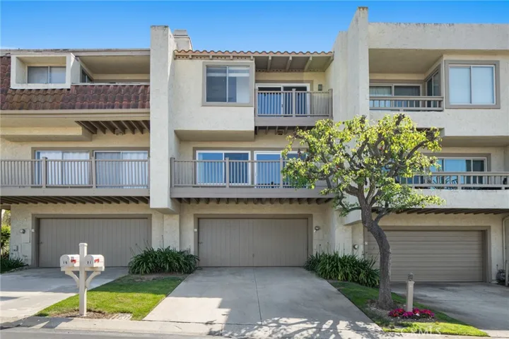 21 Hilltop Circle, Rancho Palos Verdes, California 90275