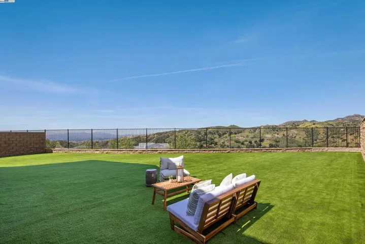 20857 W Acorn Circle, None, California 91326
