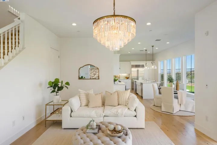 20857 W Acorn Circle, None, California 91326