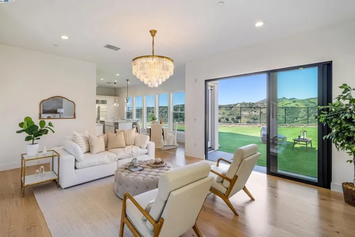 20857 W Acorn Circle, None, California 91326