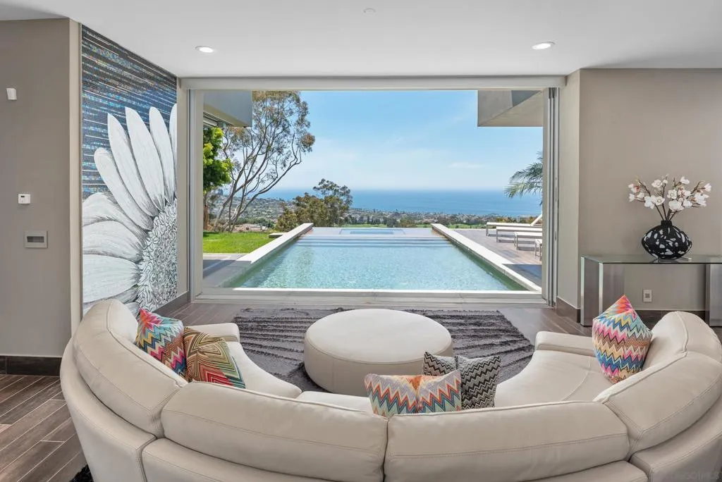 7232 Romero Dr, La Jolla, California 92037 home-pic-0