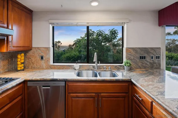 1586 Kimberly Woods Dr, El Cajon, California 92020
