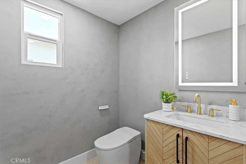 24211 Caris Street, Woodland Hills, California 91367 home-pic-14