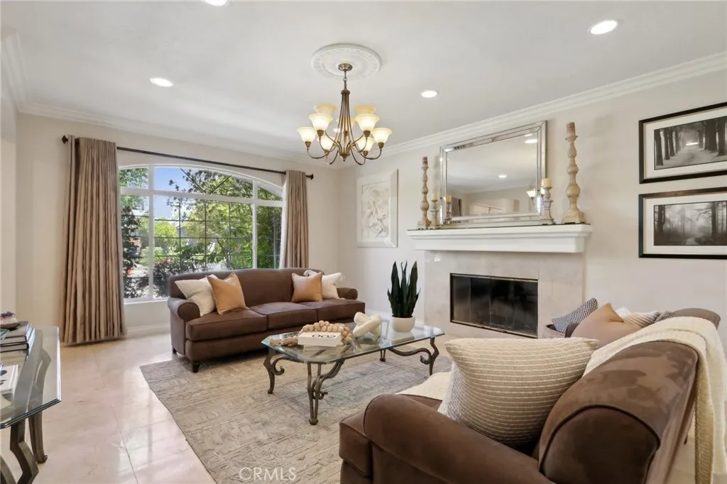 5347 Hinton Avenue, Woodland Hills, California 91367 home-pic-9