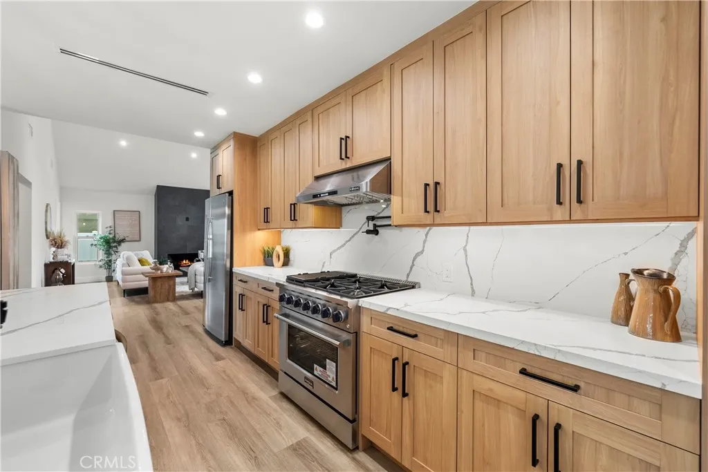 7307 Forbes Avenue, Lake Balboa, California 91406 home-pic-11