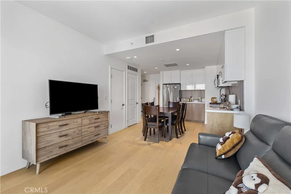 400 S Broadway 2004, Los Angeles, California 90013 home-pic-19