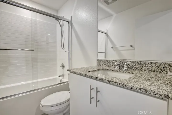 Upstairs Hallway Bathroom/Bidet