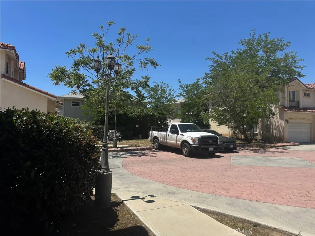 606 W Grand Avenue W, Pomona, California 91766 home-pic-19