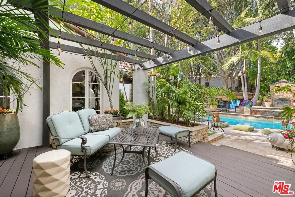 2276 La Granada Drive, Los Angeles, California 90068 home-pic-35