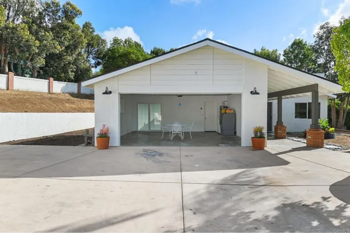 Attached Garage