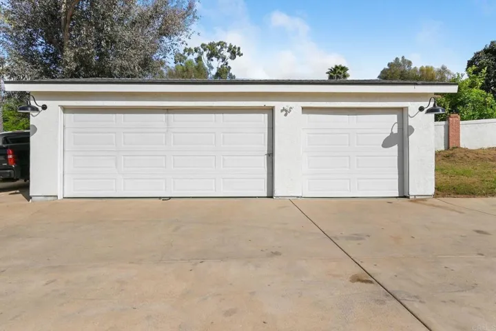 Detached Garage
