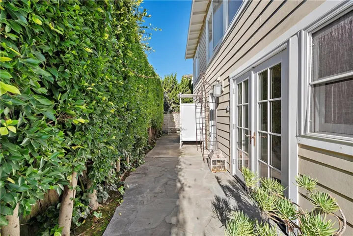 1855 Glenneyre Street, Laguna Beach, California 92651