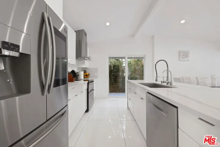 1318 N Beachwood Drive, Burbank, California 91506