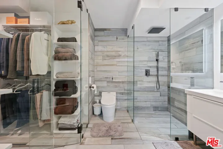 1318 N Beachwood Drive, Burbank, California 91506
