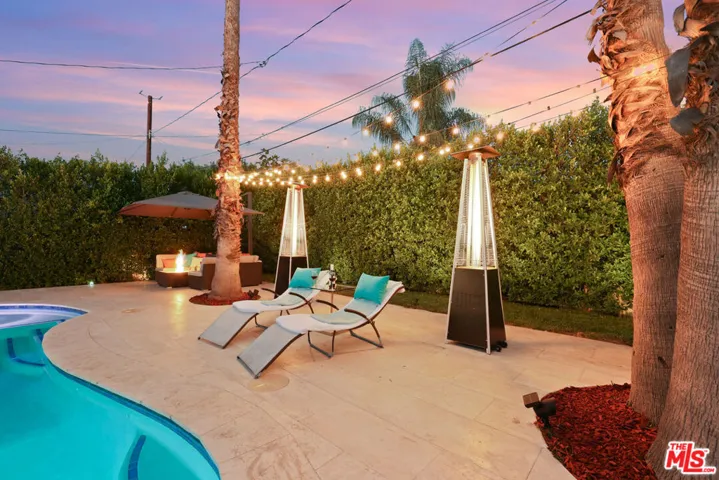 1318 N Beachwood Drive, Burbank, California 91506