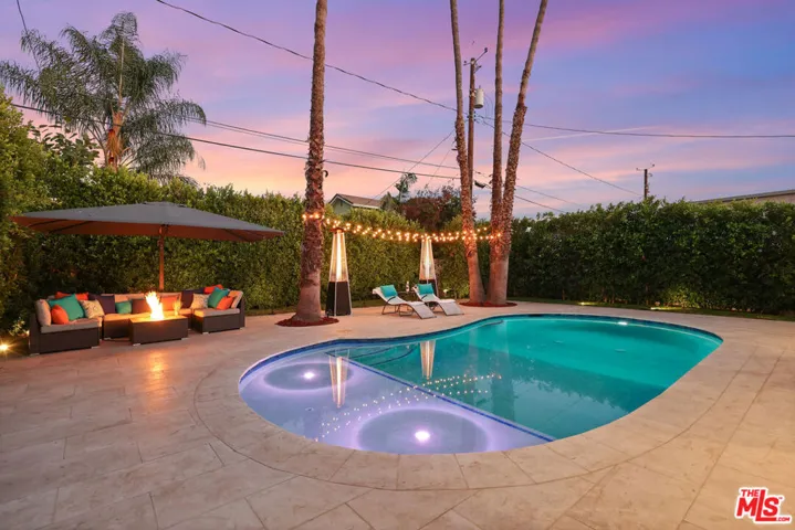 1318 N Beachwood Drive, Burbank, California 91506
